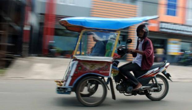 Polda se Indonesia Bahas Legalitas Becak Motor 