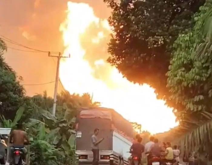 Pipa Gas di Batu Ampar Inhil Meledak, Jalan Lintas Timur Ditutup