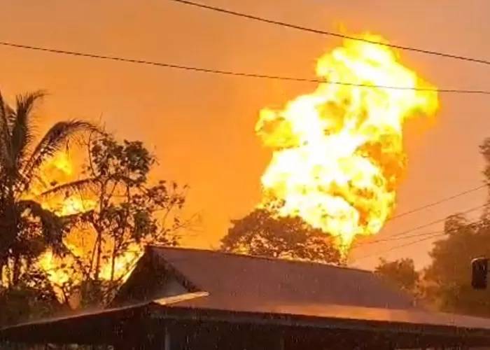 4 Rumah dan 5 Sepeda Motor Terbakar Akibat Pipa Gas Meledak, Kobaran Api Capai 15 M
