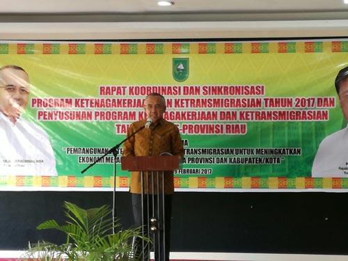 Gubernur Riau Buka Rakornis Tenaga Kerja di Dumai