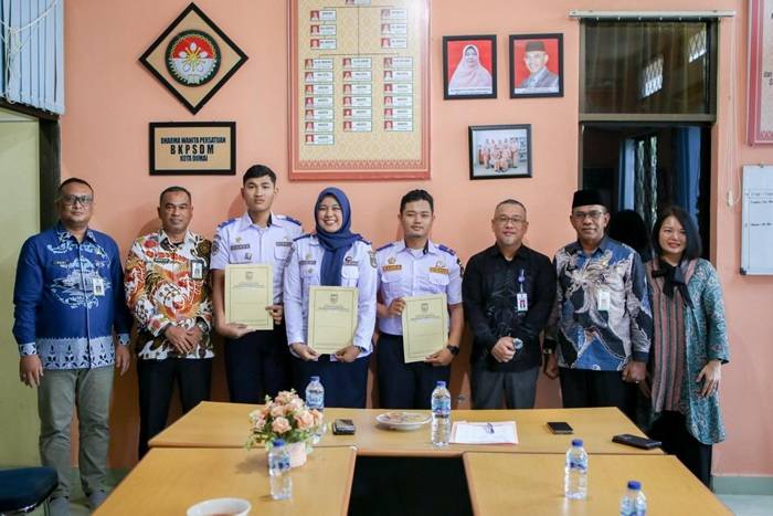 Serahkan SK CPNS Kepada Tiga Alumni PTDI-STTD, Sekdako: Jaga Kedisiplinan, Integritas, dan Tanggung Jawab Dalam Bertugas