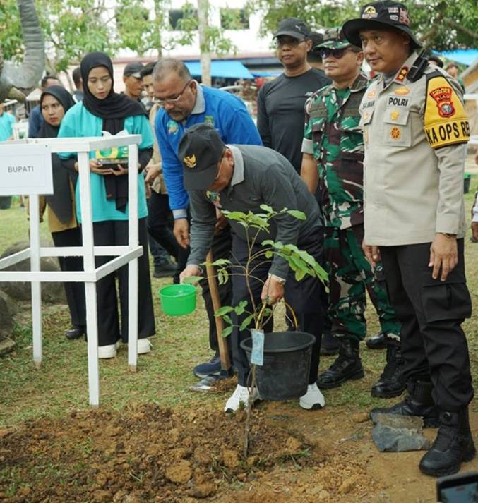 Tindaklanjuti Instruksi Presiden, Bistaman Pimpin Goro Massal Gerakan Indonesia Asri di Rokan Hilir
