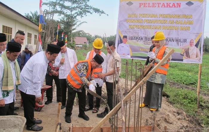 Bistamam Letakkan Batu Pertama Ponpes As Salaam di Rantau Bais, Perkuat Pendidikan Agama