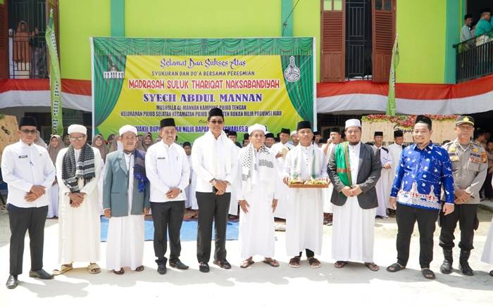 Resmikan Madrasah Suluk Syech Abdul Manan, Jhony Charles: Ini Benteng Spiritual Generasi Muda