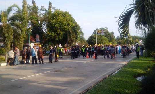 Ratusan Buruh Pertamina Dumai Tuntut Hak