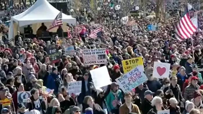 Kecam Kebijakan Presiden Trump Dalam Aksi Demonstrasi &ldquo;No Kings&rdquo;, Jutaan Warga AS Turun ke Jalan