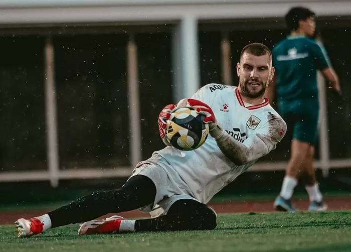 Maarten Paes Raih Penghargaan Goalkeeper of the Year, PSSI Awards