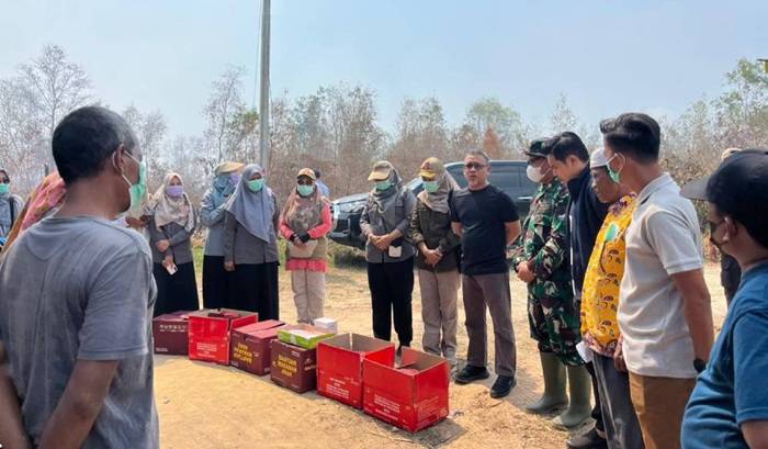 Pemko Dumai Berikan Bantuan Makanan Siap Saji dan Obat-obatan ke Warga Terdampak Karhutla 