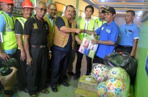 Wilmar Group Ikut Serta Menyumbang Bantuan Keperluan Korban Kebakaran