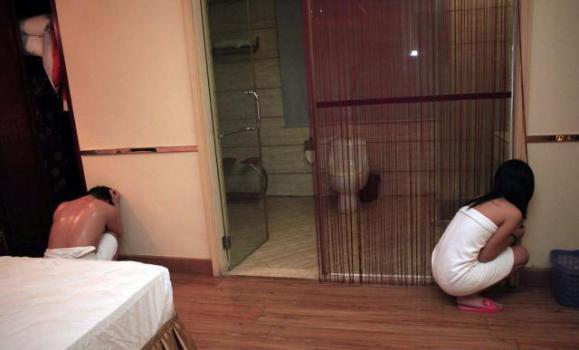 Pasangan Mesum Digerebek Dari Lokasi Kamar Salon