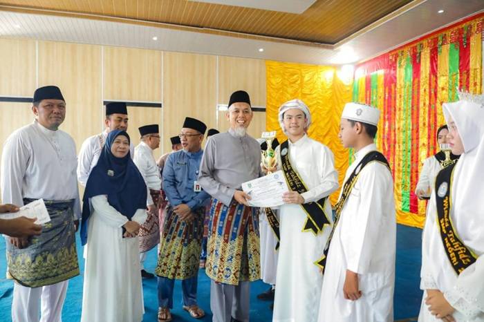 Hadiri Wisuda Tahfidz Angkatan VI SMPN 2 Dumai, Wako Tekankan Komitmen Ciptakan Generasi Qurani