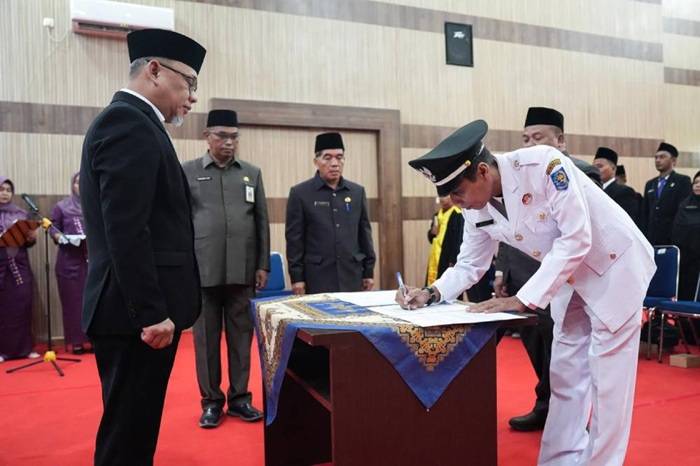 12 Pejabat Administrator dan Pengawas di Lingkungan Pemko Dumai Dilantik