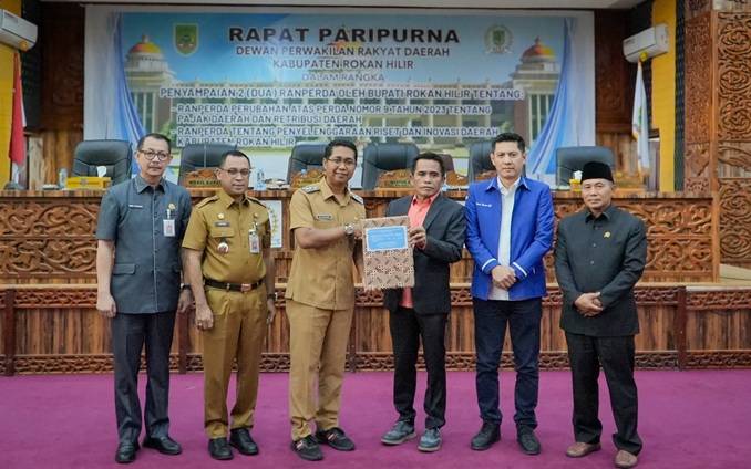 Optimalkan PAD dan Inovasi, Pemkab Rohil Sampaikan Dua Ranperda Strategis di Paripurna DPRD