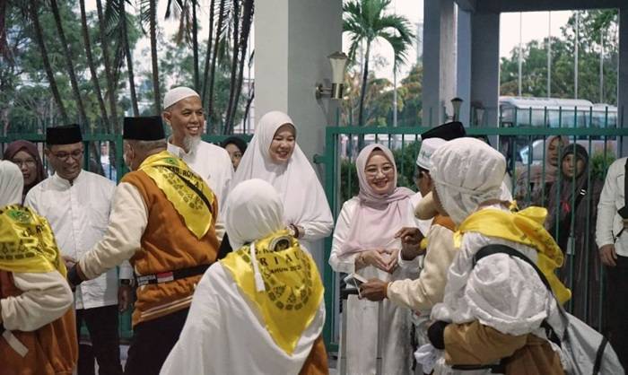 Wako Dumai Lepas 186 CJH Kloter Pertama dari Embarkasi Menuju Mekkah