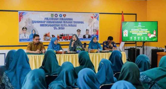 Ketua TP PKK Dumai Buka Pelatihan Keluarga Tanggap Kebakaran Rumah Tangga, Cegah Kebakaran Sejak Dini