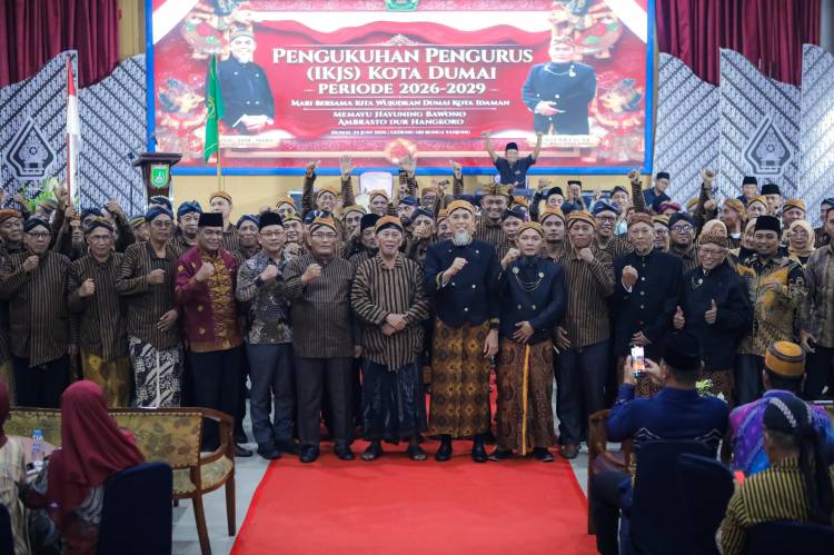 Hadiri Pengukuhan IKJS, Wali Kota Ajak Perkuat Persatuan dan Kontribusi untuk Kemajuan Dumai