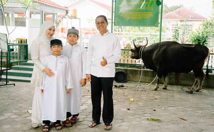 Wabup Rohil Shalat Id di Masjid Baiturrahman dan Serahkan Sapi Kurban
