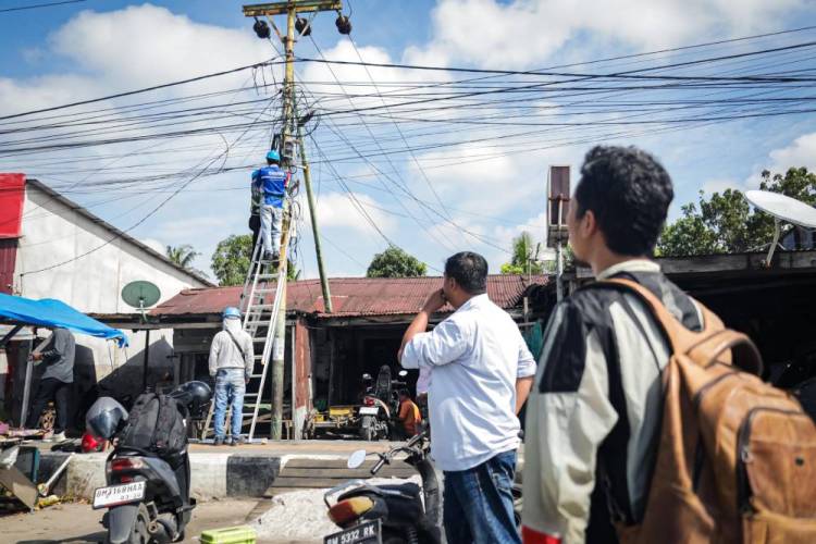 Tindak Lanjuti Kesepakatan DPRD Kota Dumai, Pemko Dumai Bersama Diskominfo dan Provider Lakukan Penataan Massal Kabel FO Jalur Protokol