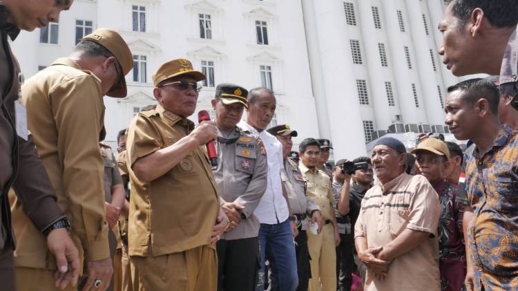 Bupati H. Bistamam Respons Cepat Aspirasi Massa Aksi PT Sandora, Siap Fasilitasi Penyelesaian Persoalan