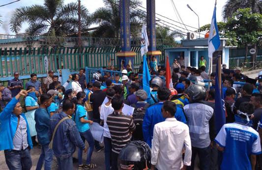 Tumpahkan Minyak di Laut Dumai, Kantor PT Nagamas Didatangi Pendemo