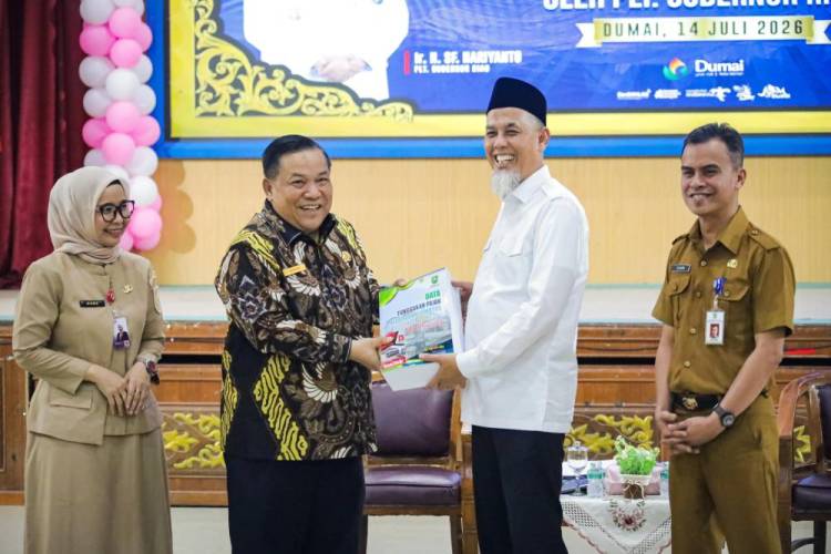 Kejar Tunggakan PKB di Kota Dumai Senilai 28 Miliar Rupiah, Plt. Gubri SF Hariyanto Serahkan Data Tunggakan kepada Wako Paisal