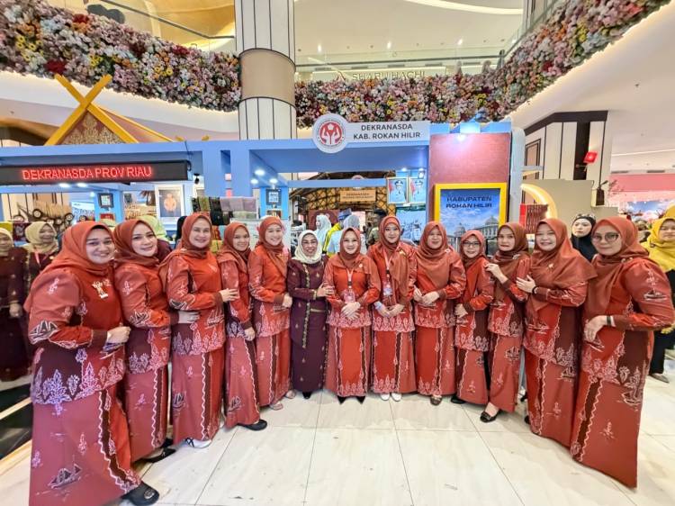 TP PKK Rohil Hadiri Puncak HKG ke-54 dan HUT Dekranas ke-46 di Makassar