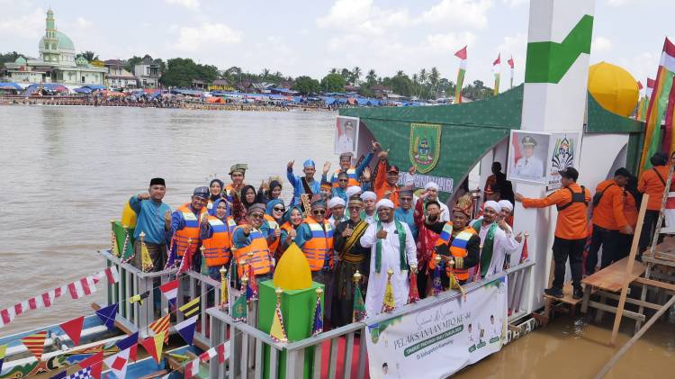 Bupati H. Bistamam Hadiri Pelepasan Perahu Hias MTQ XLIV Provinsi Riau di Tepian Narosa