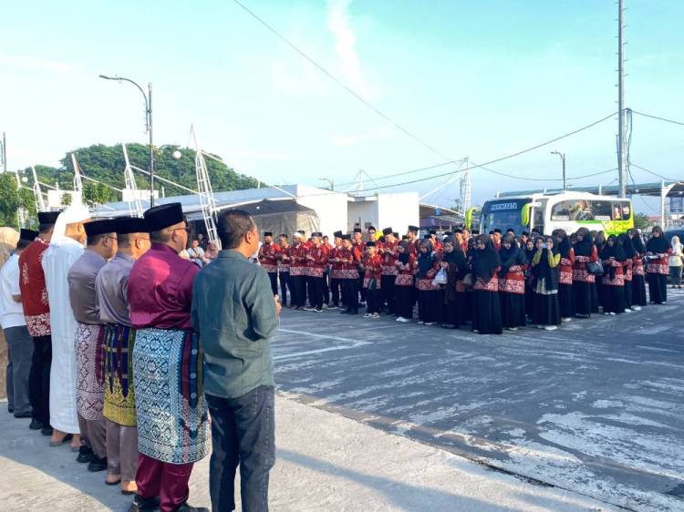 Lepas Keberangkatan Kafilah Dumai Menuju MTQ ke-44 di Kuansing, Wako H Paisal: Jaga Kesehatan, Ibadah, dan Harumkan Nama Daerah
