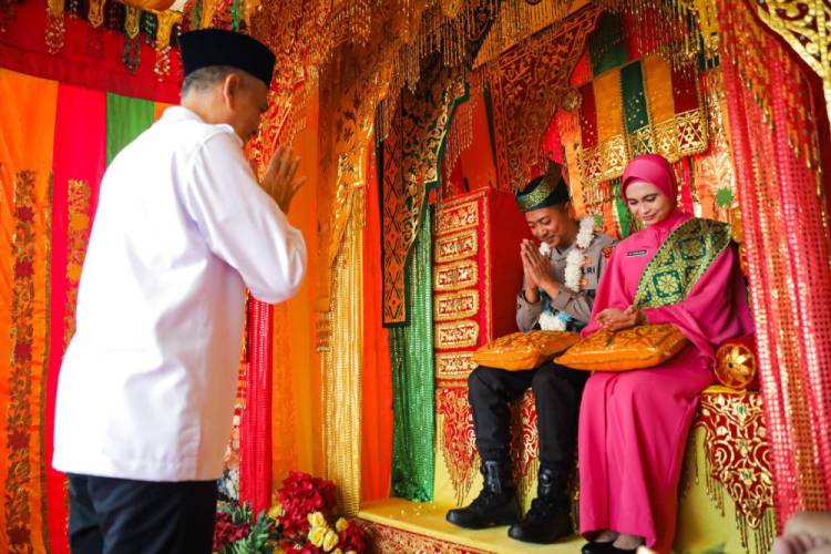 Penyambutan Hangat dan Tepuk Tepung Tawar Sambut Kapolres Dumai yang Baru