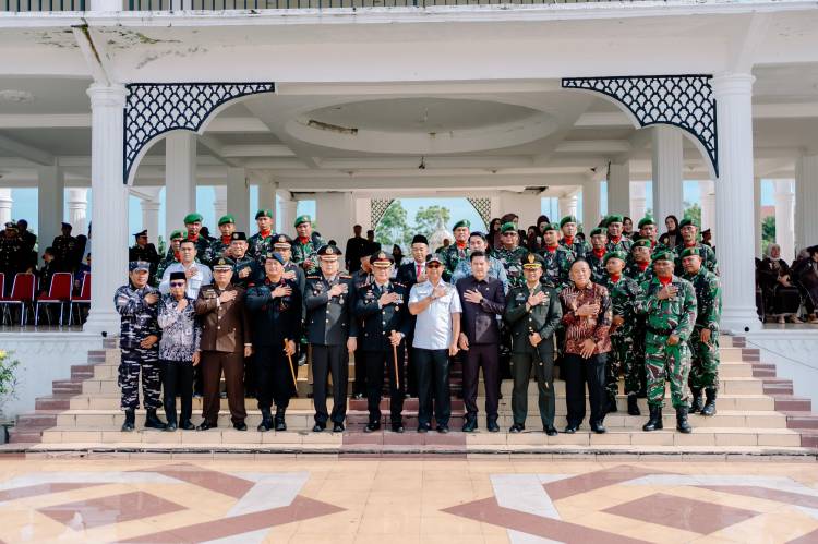 Wakil Bupati Rohil Jhony Charles Hadiri Upacara Hari Bhayangkara Ke-80 di Batu Enam