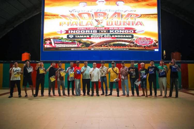 Heboh Hadiah Jersey Bola, Sekdako Dumai Fahmi Rizal Rajut Kebersamaan Warga Lewat Nobar Piala Dunia