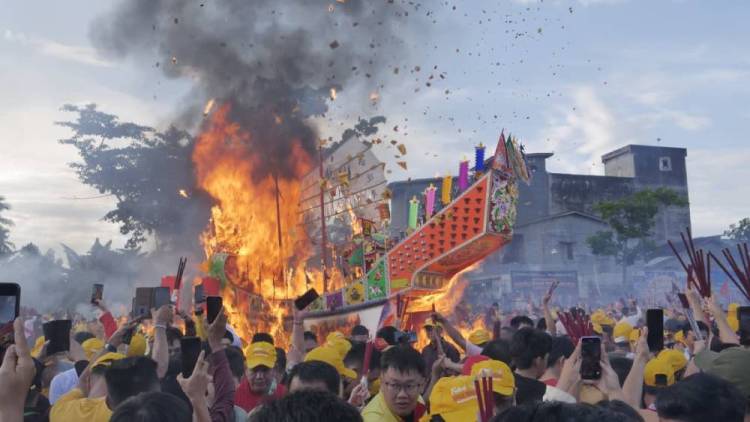 Pemko Dumai Hadiri Event Wisata Nasional Bakar Tongkang, Perkuat Sinergi Pariwisata Antar Daerah