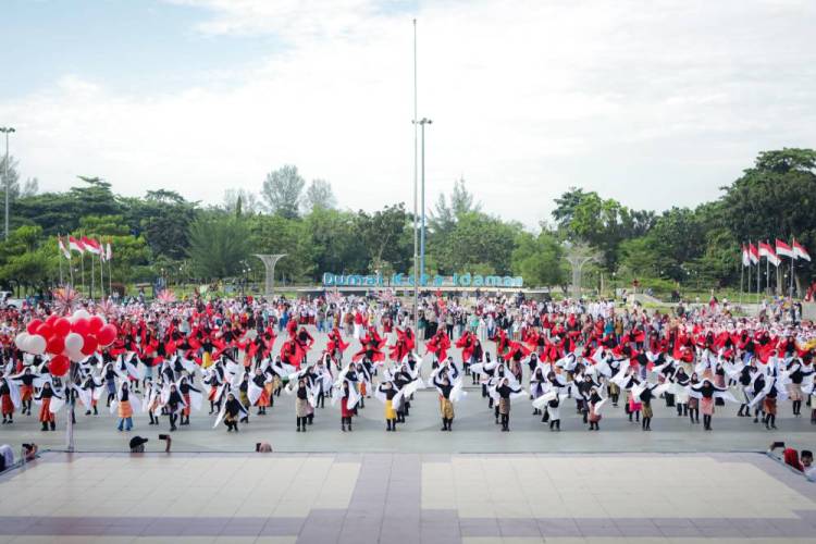 Semarak HUT Ke-81 Republik Indonesia, Ratusan Siswa/i SD di Kecamatan Dumai Kota Antusias Ikuti Pawai Budaya