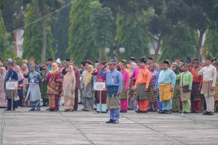 Ukir Sejarah, Sekdako Fahmi Sukses Emban Tugas Sebagai Komandan Upacara pada Hari Jadi ke-69 Provinsi Riau