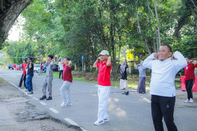 Ikuti Senam Bersama Brida Kota Dumai, Wakil Wali Kota Berpesan Kepada ASN Untuk Selalu Menjaga Semangat Nasionalisme