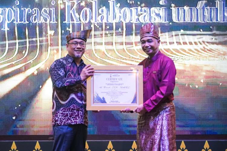 Jadi Salah Satu Kota Ramah Investasi, Wako Paisal Terima Penghargaan Dalam Tribun Pekanbaru Awards 2026  