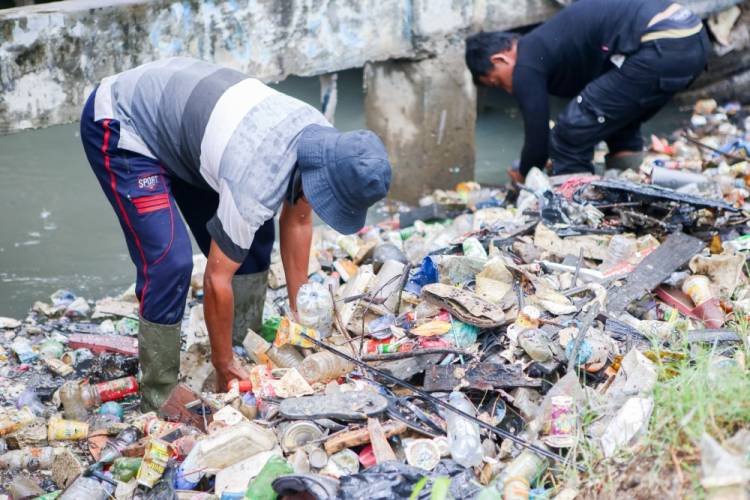 Dumai Diguyur Hujan Deras, Pemko Dumai Lakukan Pengecekan Aliran Air Pada Drainase