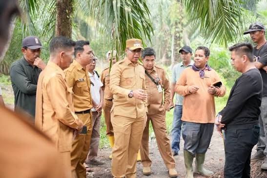 Selesaikan Konflik PT. Sedora dan Koperasi, Wakil Bupati Rohil Jhony Charles Gelar Mediasi Lanjutan Bersama Warga Transmigrasi