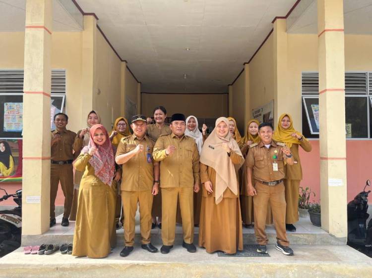 Pimpin Upacara Bendera di SMAN 8 Dumai, Ini Pesan Wawako Sugiyarto