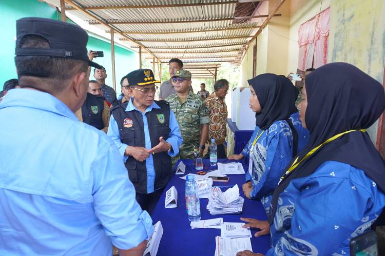 Pantau Sejumlah TPS, Bupati H. Bistamam: Perbedaan Pilihan Biasa, Persaudaraan yang Utama