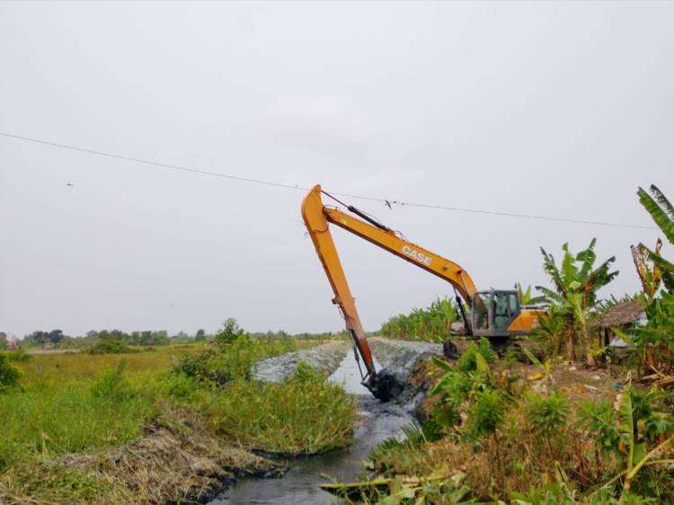 Gerak Cepat, Bupati Rokan Hilir Perintahkan Kadis PUPR Intensifkan Normalisasi Drainase