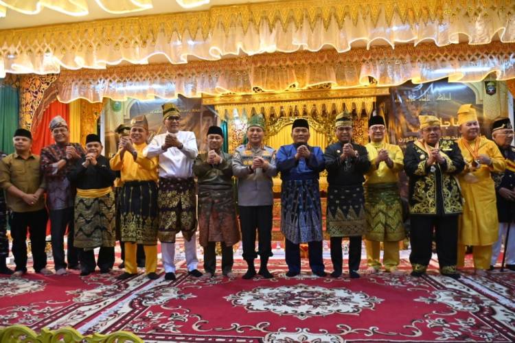 Hadiri Majelis Pelepasan LAMR, Wawako Sugiyarto Apresiasi Pengabdian Komjen Pol Herry Heryawan di Bumi Lancang Kuning