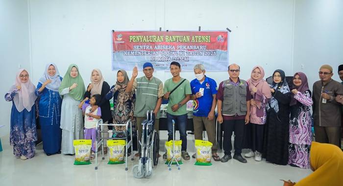 TP PKK Dumai Serahkan Bantuan Atensi untuk Lansia dan Penyandang Disabilitas
