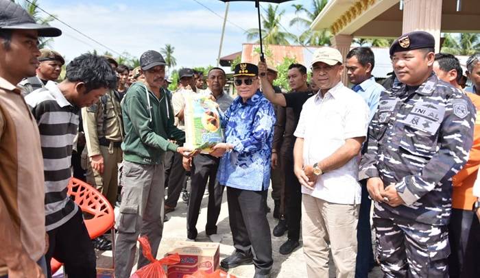 Peduli Nelayan, Pemkab Rohil Salurkan 200 Paket Sembako