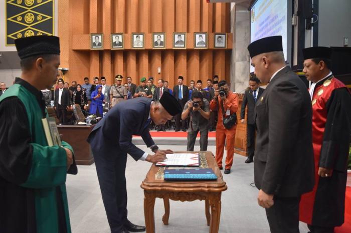 Sumpah Jabatan PAW Ketua DPRD Pekanbaru