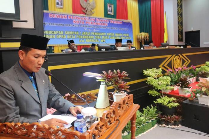 Sumpah Jabatan PAW Ketua DPRD Pekanbaru