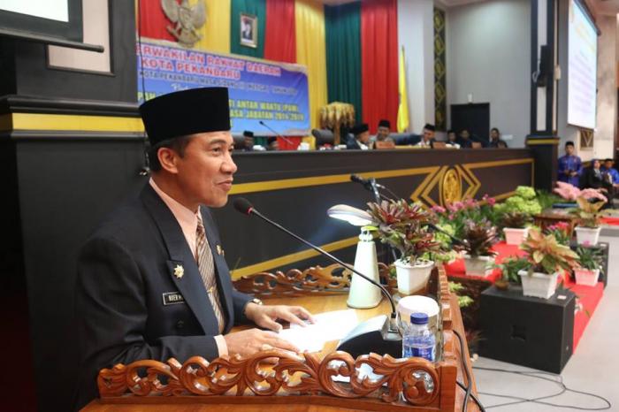 Sumpah Jabatan PAW Ketua DPRD Pekanbaru