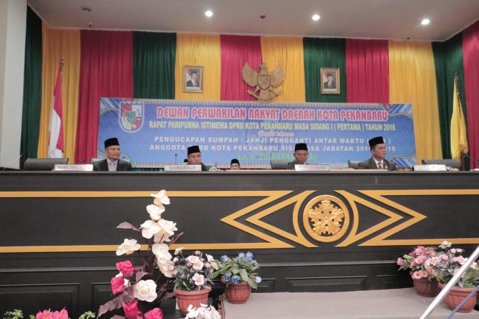 Galeri Fhoto DPRD Pekanbaru Pelantikan PAW Zulkarnain dari Fraksi PPP Menggantikan Said Usman Abdullah
