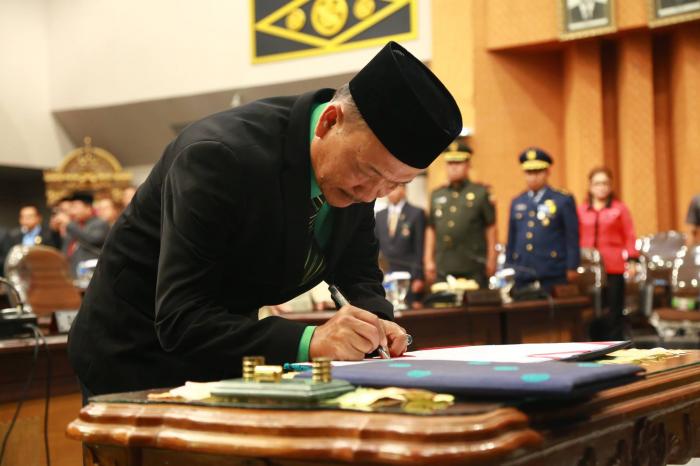 Galeri Fhoto DPRD Pekanbaru Pelantikan PAW Zulkarnain dari Fraksi PPP Menggantikan Said Usman Abdullah