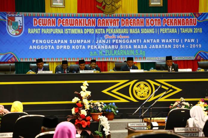 Galeri Fhoto DPRD Pekanbaru Pelantikan PAW Zulkarnain dari Fraksi PPP Menggantikan Said Usman Abdullah